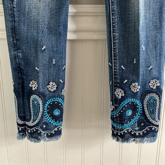 Brand- .laugiseD  size 28  💎 jeweled front button embellished pockets/ & bottom - Picture 3 of 13